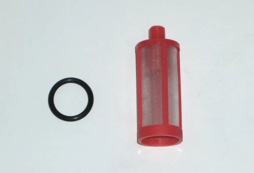 Rote Filterpatrone mit netzartigem Gehäuse und einer schwarzen Dichtung. Produkt von Daikin, geeignet für spezifische Öl-Pumpenmodelle.